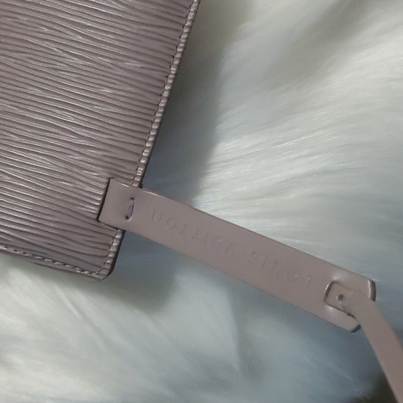 Louis Vuitton PEPPER EPI ROCHELLE BELT BAG - Picture 16 of 17